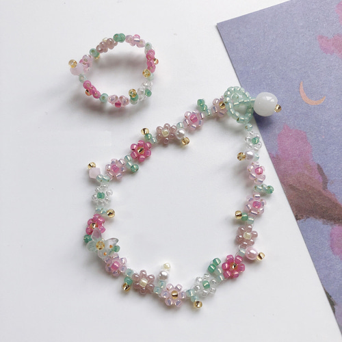 花モチーフ ブレスレット ピンクとクリア ピンク 花 グリーン 蝶 ビーズ リング 指輪 ブレスレット セット