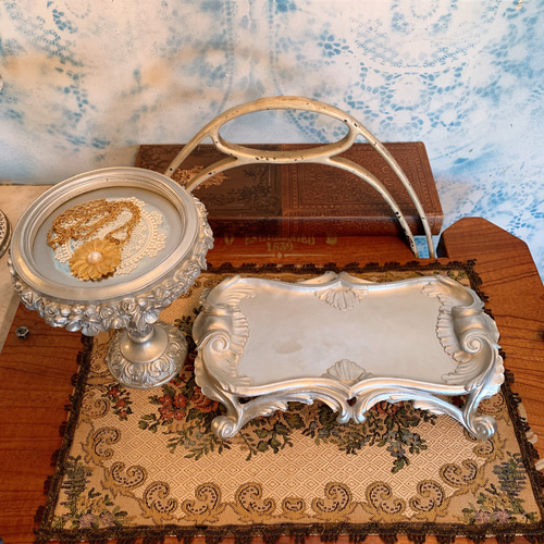 アンティークな部屋/ ロココ調 脚付きトレイ&ミラースタンド/ silver