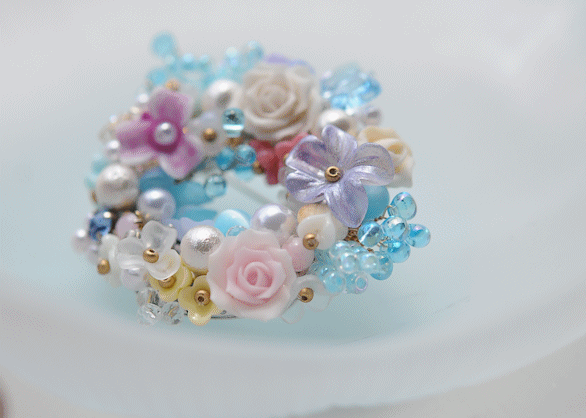 薔薇花束　ビーズビジューブローチ 4,872円