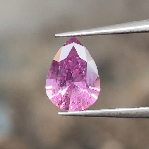 サファイア ピンクがかったパープル サファイア ルース 0.88カラット