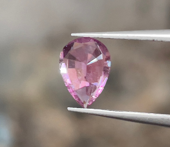 サファイア ピンクがかったパープル サファイア ルース 0.88カラット ペアカット 美しい天然宝石 12枚目の画像