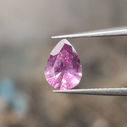 サファイア ピンクがかったパープル サファイア ルース 0.88カラット ペアカット 美しい天然宝石 16枚目の画像