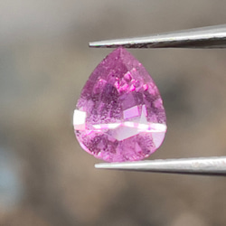 サファイア ピンクがかったパープル サファイア ルース 0.88カラット ペアカット 美しい天然宝石 8枚目の画像