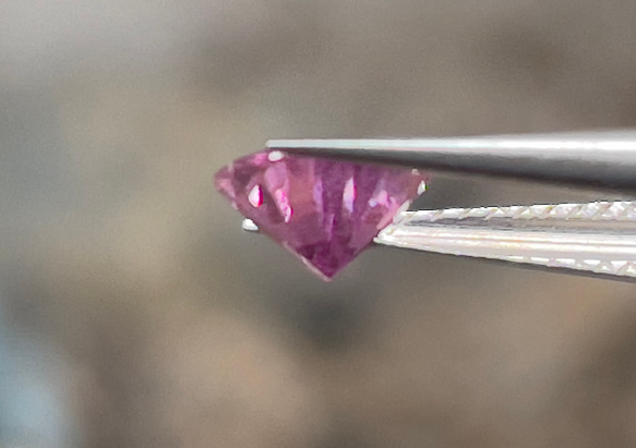 サファイア ピンクがかったパープル サファイア ルース 0.88カラット ペアカット 美しい天然宝石 11枚目の画像