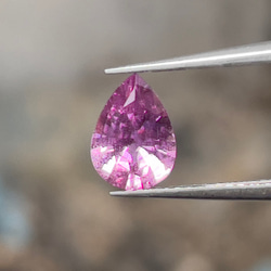 サファイア ピンクがかったパープル サファイア ルース 0.88カラット ペアカット 美しい天然宝石 2枚目の画像