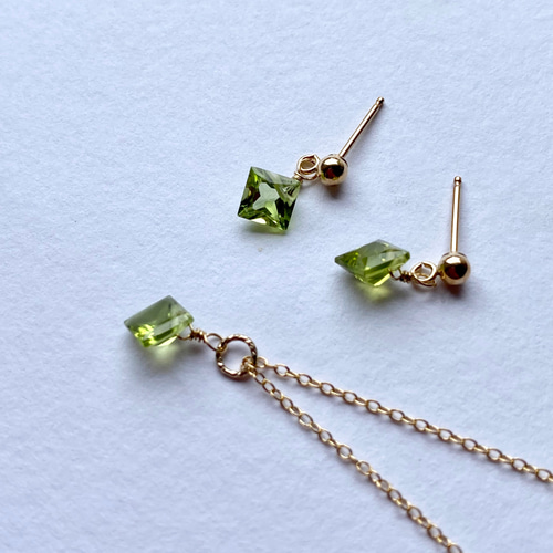 宝石質ペリドット14kgfチャームv-55