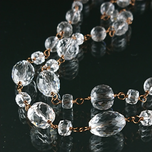 世界的に クリスタル(水晶)のロングネックレス：天然石 ネックレス アクセサリー
