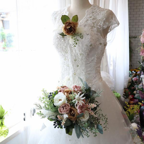 【1点限定】カラーのアンティークウェディングブーケ＆ブートニア 結婚式 前撮り 楽天市場】柔らかアンティークカラー クラッチブーケ ブトニア付