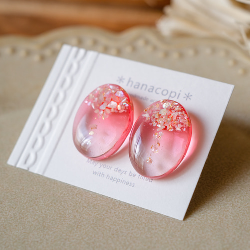 うる艶レジン（ラズベリー）のグラデーションピアス＊ ピアス 