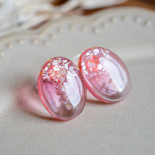 うる艶レジン（ラズベリー）のグラデーションピアス＊ ピアス 