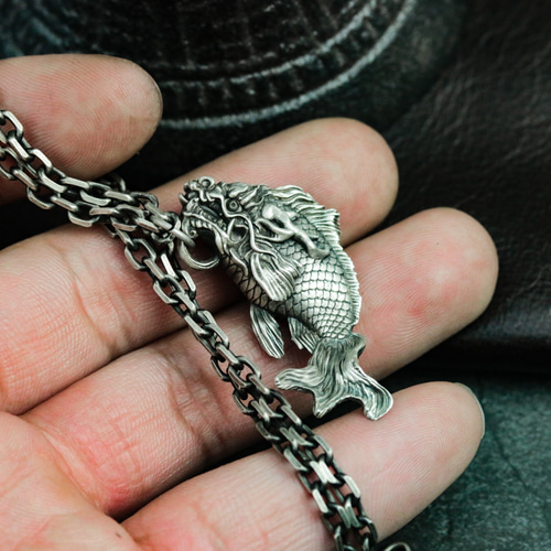 アロワナ 925 スターリングシルバー ペンダント ネックレス、鯉の伝説