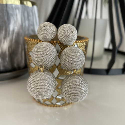 SALE♡ボンボンピアス！送料込み♡ ピアス（その他） ミユキ 通販