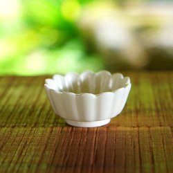 小鉢　小皿　かわいい　白　シンプル　花型　白磁　京焼　作家　林紅村　陶芸　 2枚目の画像