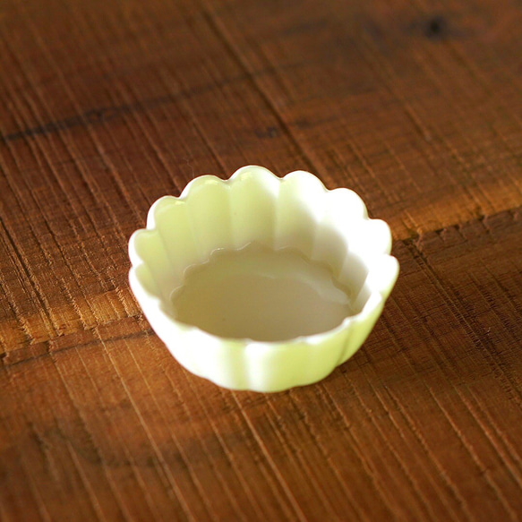 小鉢　小皿　かわいい　白　シンプル　花型　白磁　京焼　作家　林紅村　陶芸　 4枚目の画像