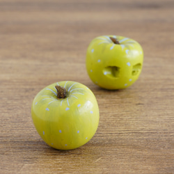 1個) 20mm 青りんごのウッドボタン ドイツ製 ＊ 木製 フルーツ リンゴ