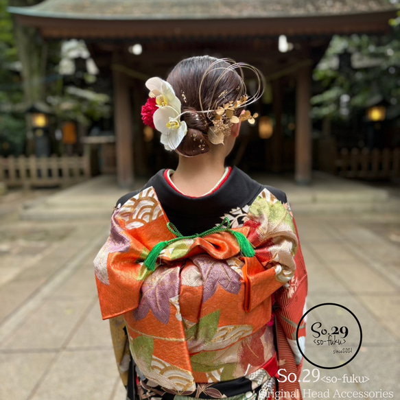 胡蝶蘭とマムの髪飾り 赤 金 白｜結婚式 成人式 卒業式 白無垢 色打掛 和装 ヘアアクセサリー №131 3枚目の画像