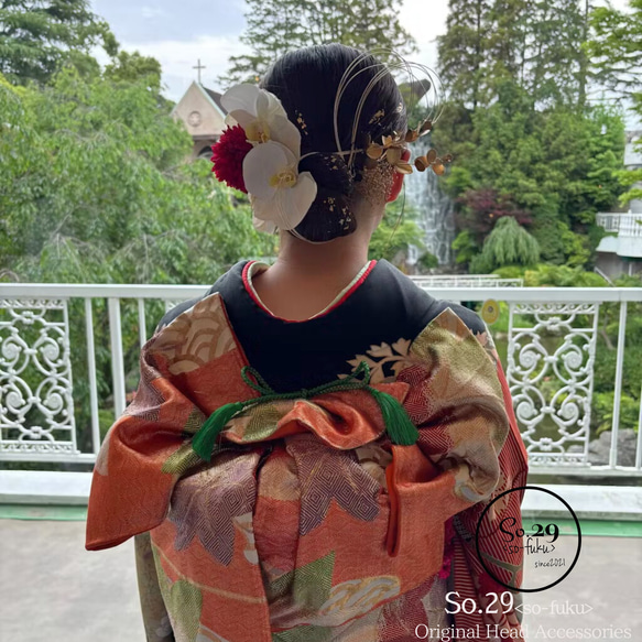 胡蝶蘭とマムの髪飾り 赤 金 白｜結婚式 成人式 卒業式 白無垢 色打掛 和装 ヘアアクセサリー №131 15枚目の画像