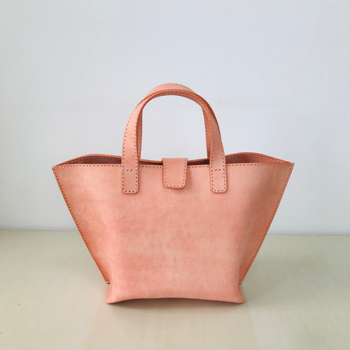 イタリアンレザーのトートバッグ サーモンピンク 経年変化する革 丁度  