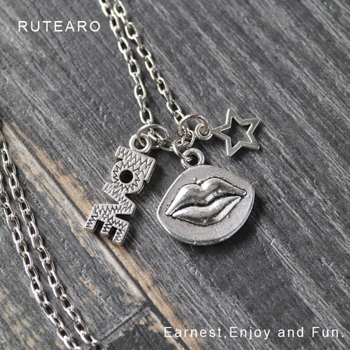 妖艶なくちびるが魅力的なネックレス ― レディースネックレス メンズ