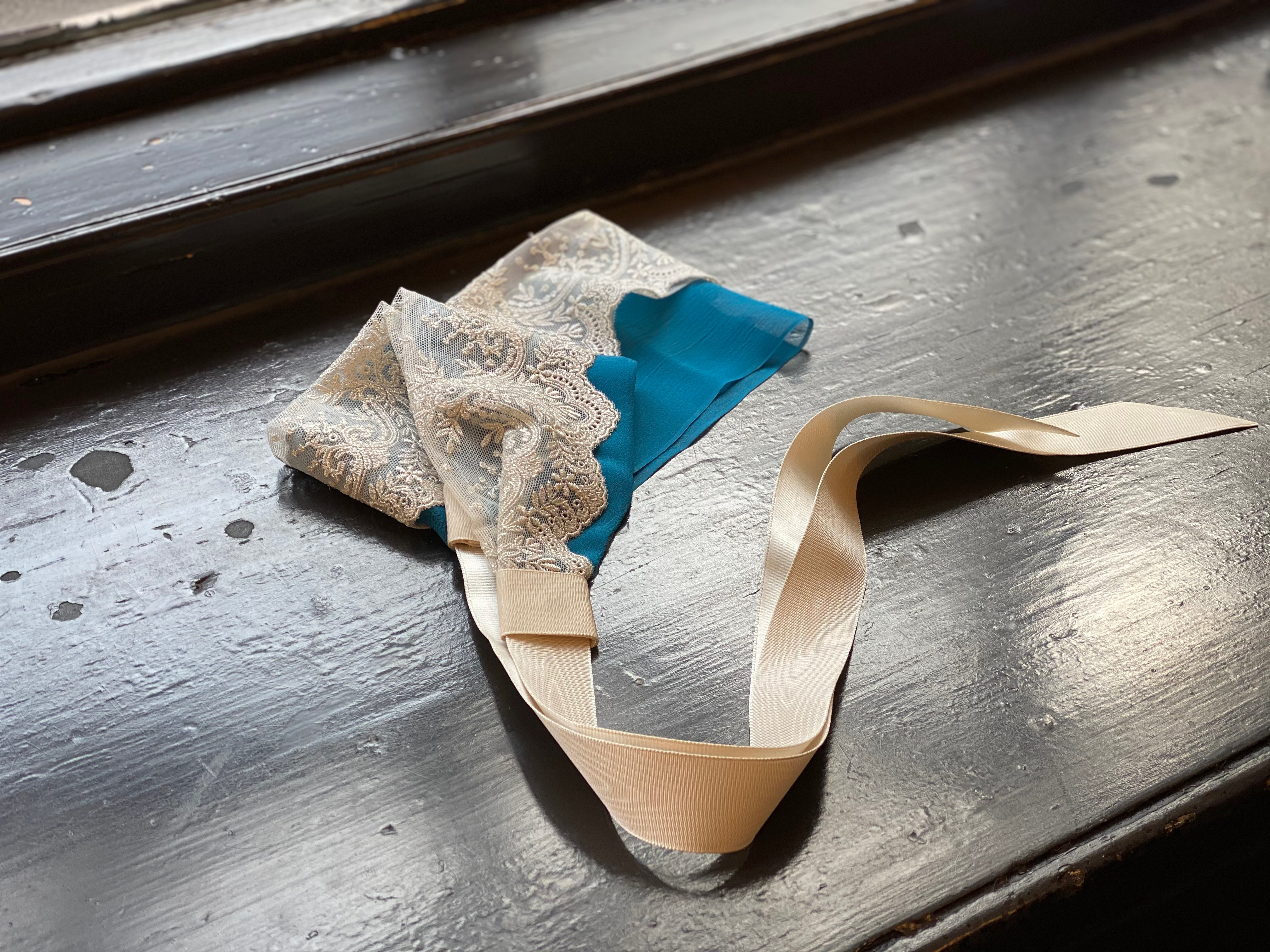 シルクシフォンとオートクチュールレースのスカーフ