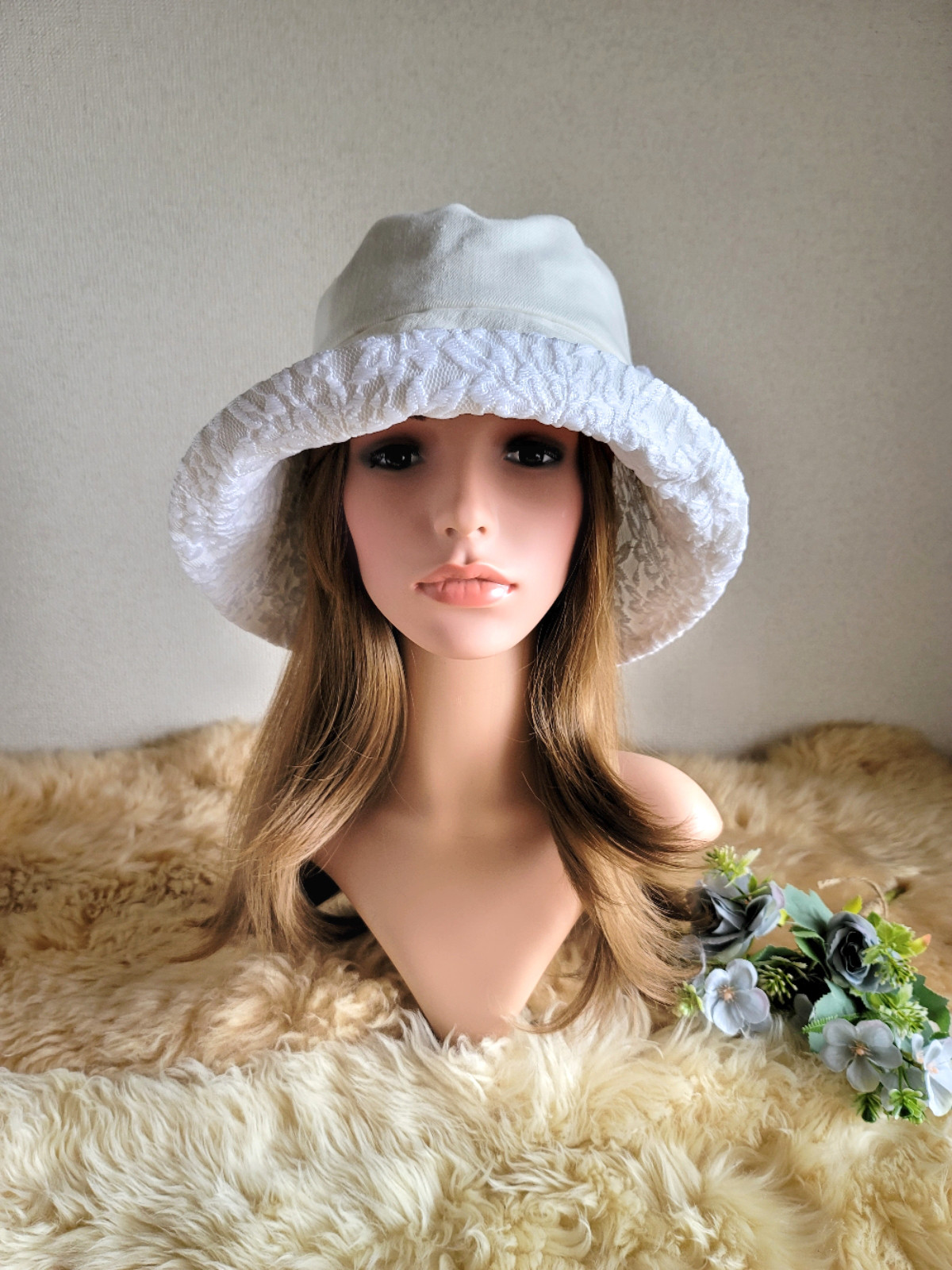 しっかりオフホワイトcotton★ひとつ持っていると便利なプレーン帽子×リーフ模様レース★61.5㎝★