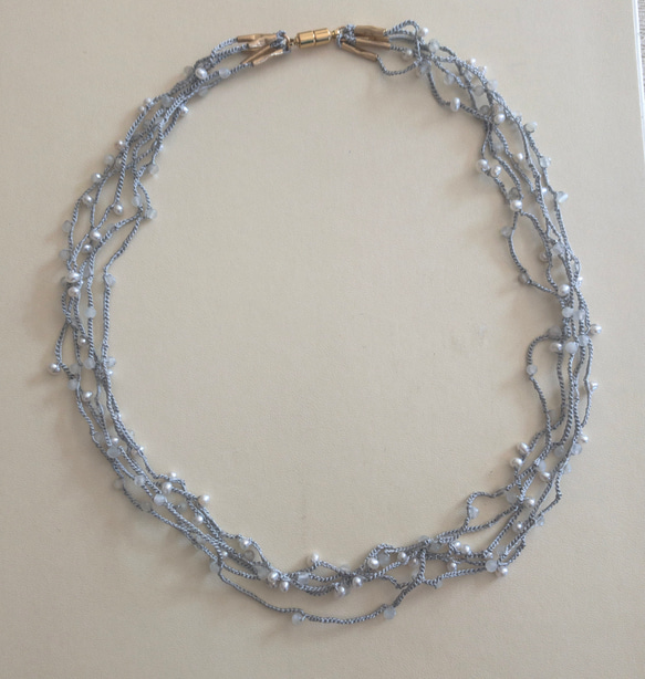 「creema限定」ネックレス〜絹糸と淡水真珠とアクアマリン 1枚目の画像