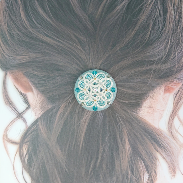 タティングレース×ビーズ刺繍で奏でる夏の花音ブローチ/ヘアゴム/ポニーフック くるみボタン ブルー 4枚目の画像