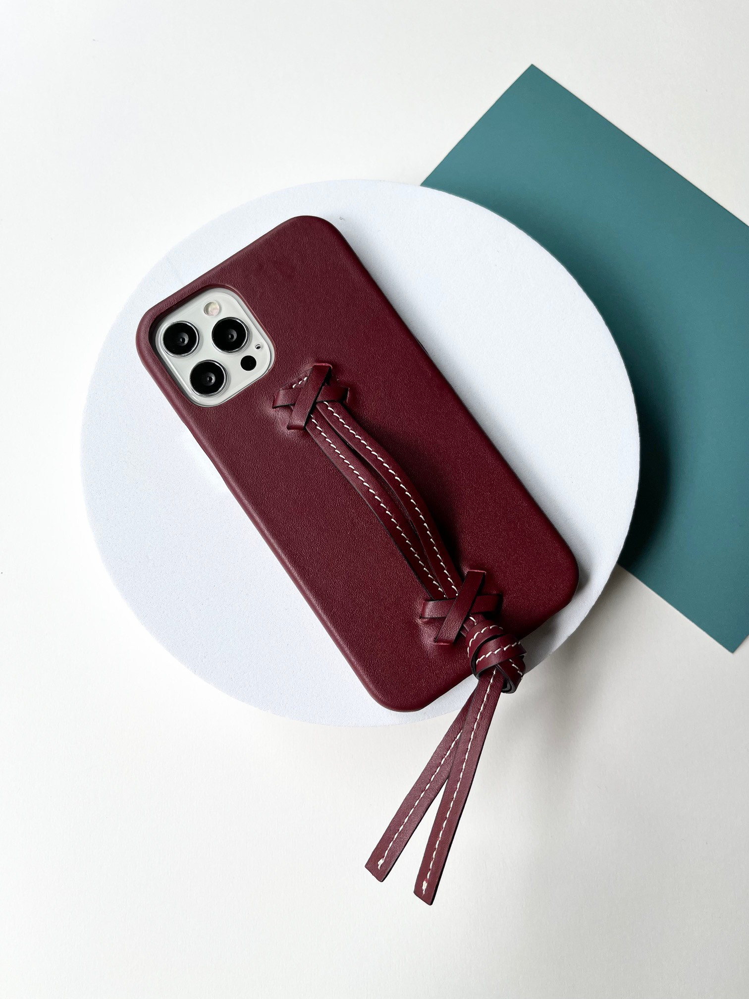 名入れ可　本革 ハンドストラップ付き　落下防止　革　名入れ レザーケース　ワインレッド