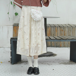 レース刺繍のミドル丈スカート（オフホワイト） 1枚目の画像