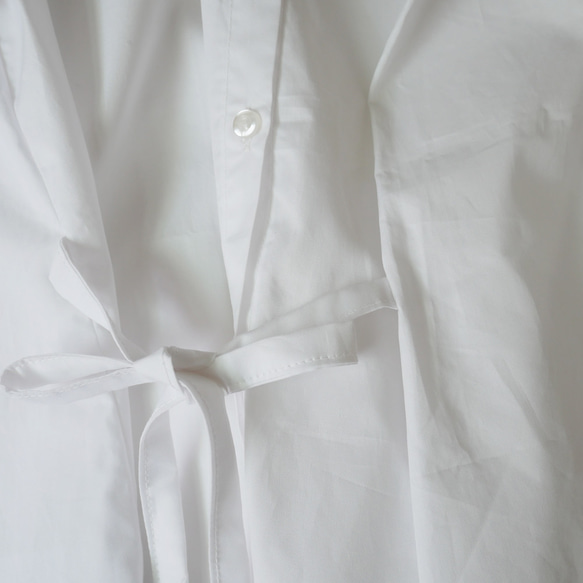白色不對稱打褶綁帶襯衫 第7張的照片