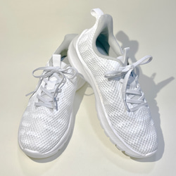 輕盈舒適不悶熱的針織運動鞋（白x白雨紋）22.5cm - 28.0cm 第2張的照片