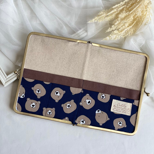 上にスライドさせるだけ！使いやすい 母子手帳ケース がま口