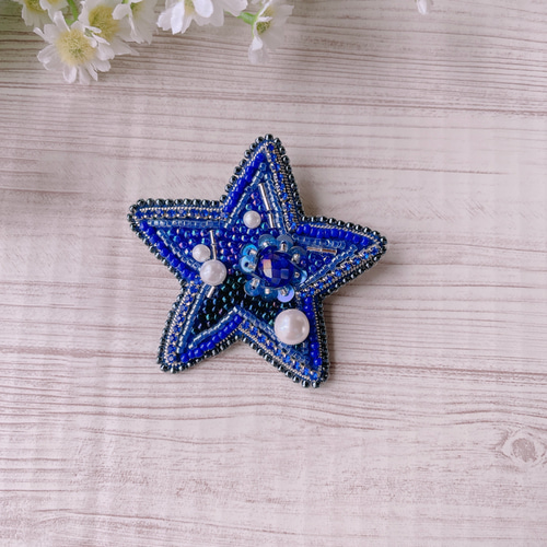 ビーズ刺繍ブローチ【お星さま/ナイトブルー】 ブローチ atelier