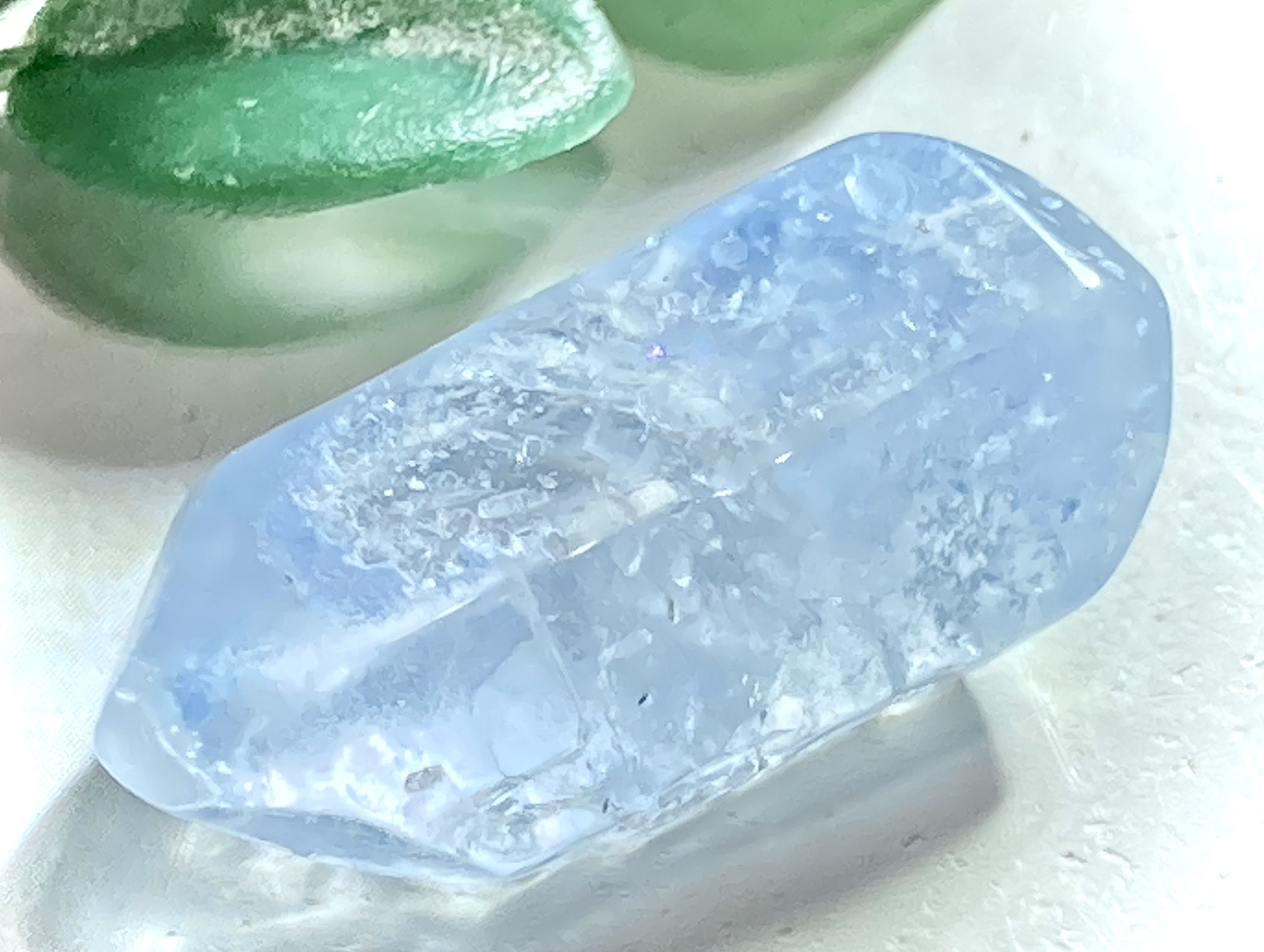 思慮の石☪︎⋆˚ レインボー　デュモルチェライトインクォーツ　ラフストーン　原石 Amazon.co.jp: 思慮の石 レインボー デュモルチェライトイン