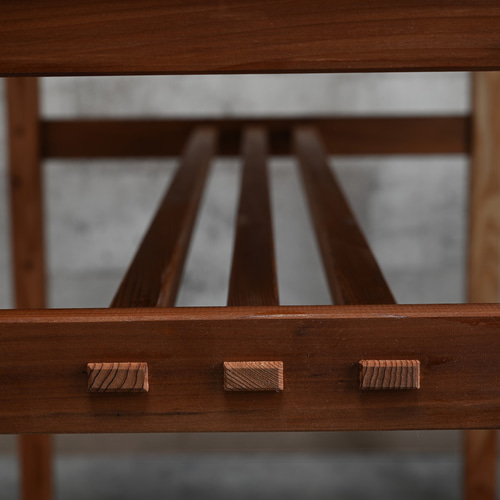 古材で作った楕円形テーブル 木材_天板：杉材（スギ）／脚部：杉材