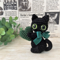 リボン黒猫の選べるハート♡ダークグリーン♡編みぐるみ☆受注製作品 1枚目の画像