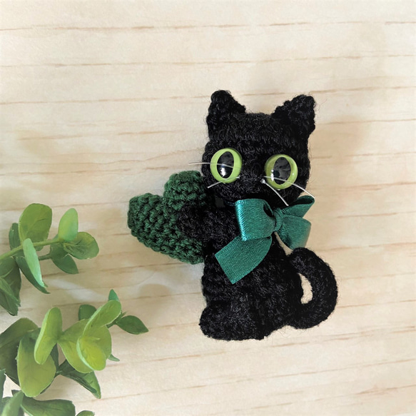 リボン黒猫の選べるハート♡ダークグリーン♡編みぐるみ☆受注製作品 6枚目の画像