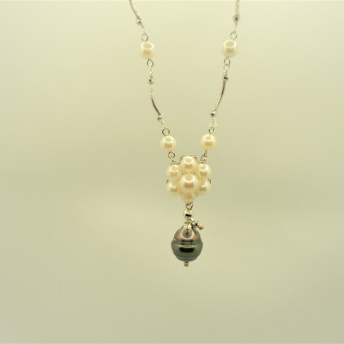 黒蝶真珠とアコヤ貝のシックなネックレス ネックレス・ペンダント ...