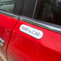 プレート型【白】BABY IN CAR マグネットステッカー 2枚目の画像