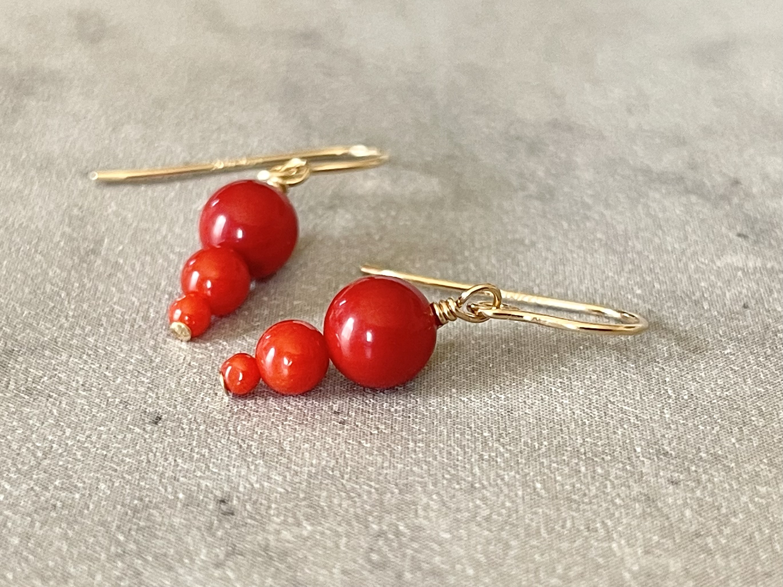 K18金珊瑚3連チェーンデザインピアス　coral earrings