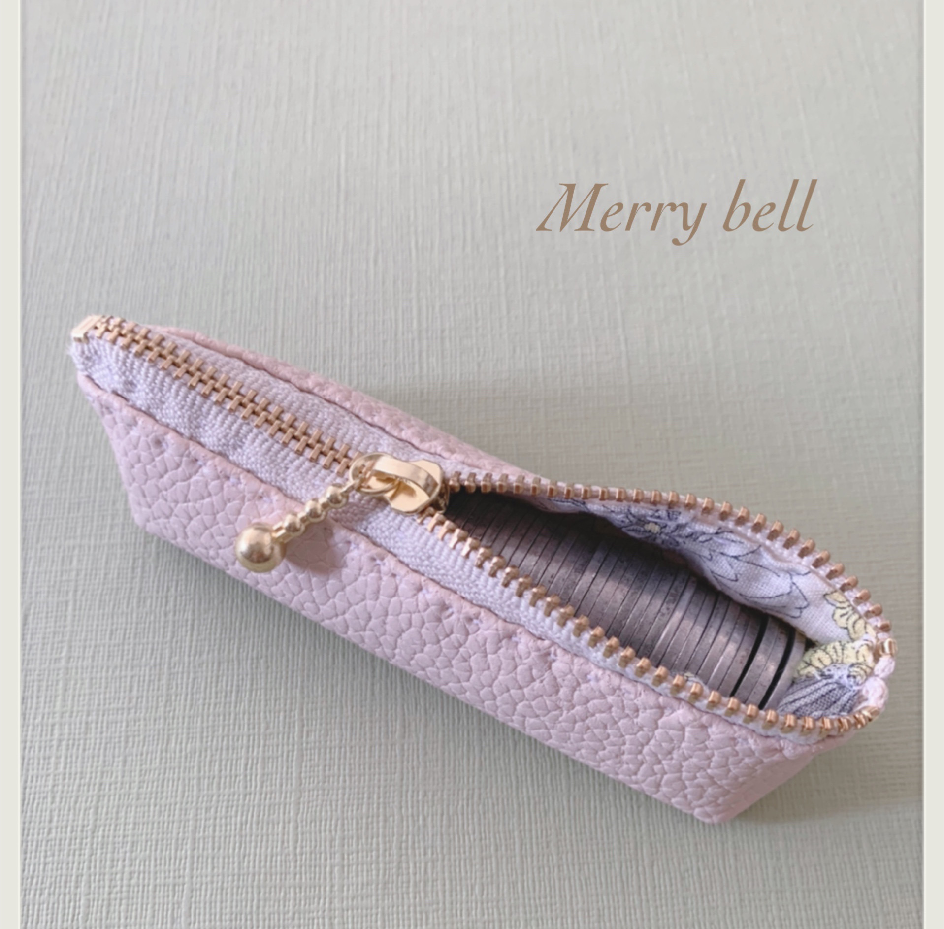 イルカ小銭入れ （LOEWE 国内発送 関税込 CHARM イルカ 小銭入れ