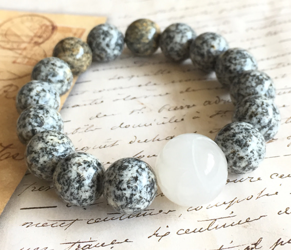 天然水晶13mm翡翠12mm（サイズ調整で天然水晶を１個又は2個増やせます） 天然水晶13mm翡翠12mm（サイズ調整で天然水晶を1個又は2個増やせます