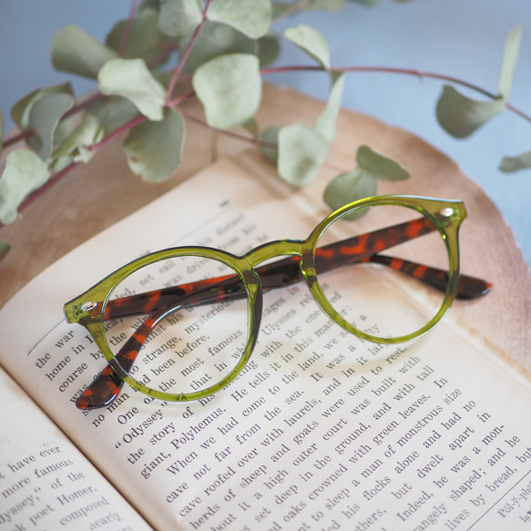 TR樹脂カーキ×デミのカジュアルフレーム 1枚目の画像