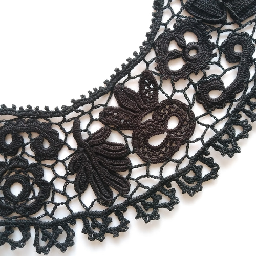 アイリッシュクロッシェレース編みの黒いバラのつけ襟 その他