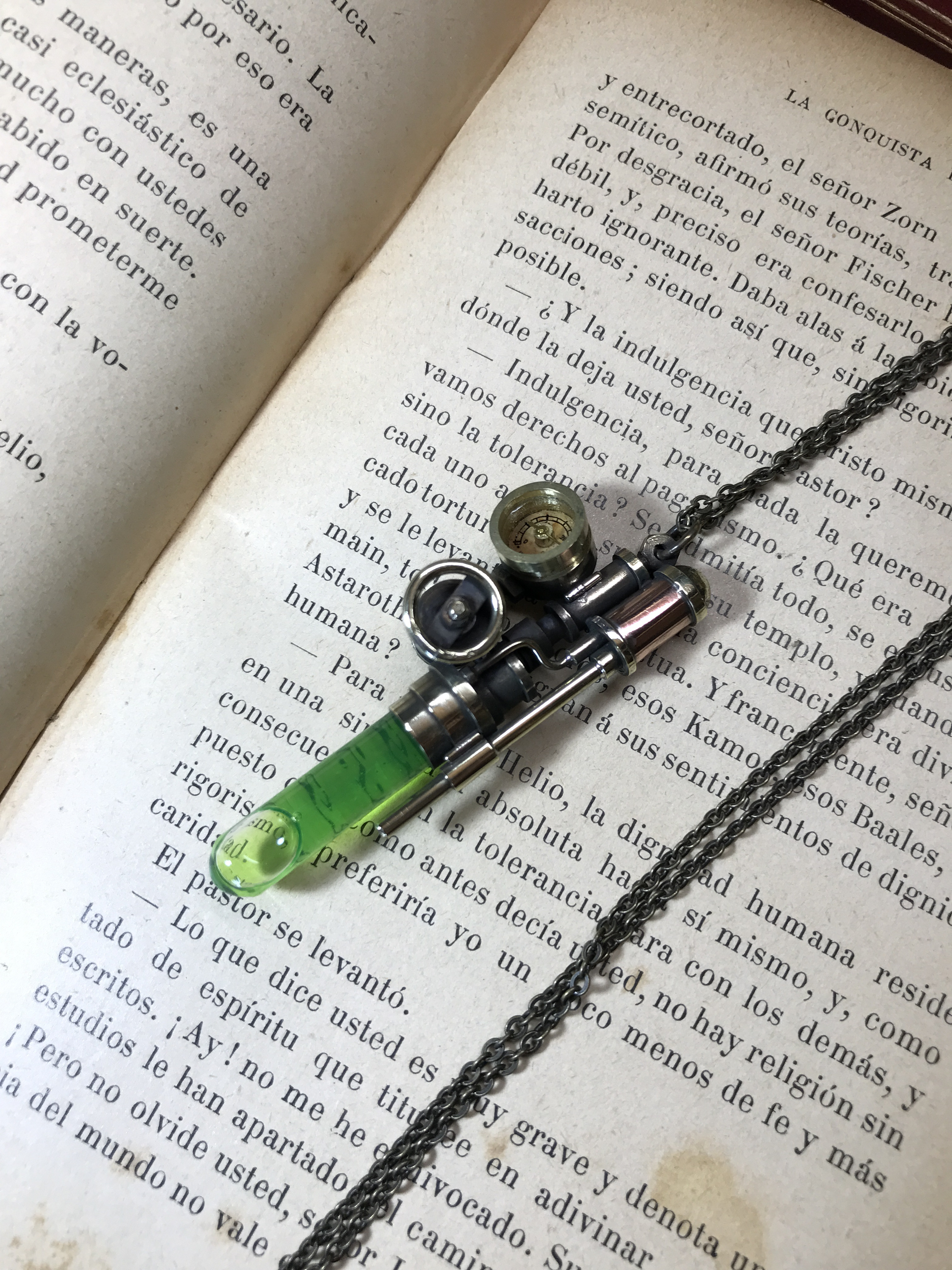 試験管ネックレス　グリーン