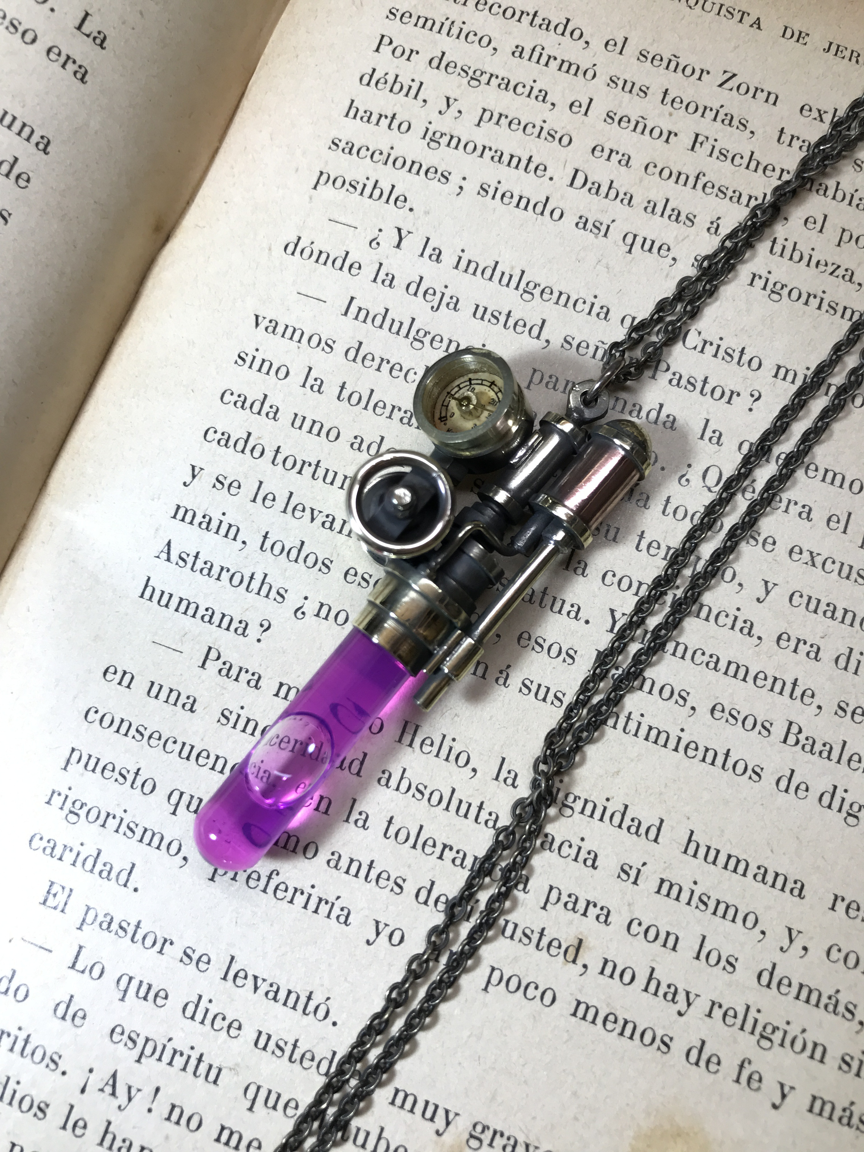 試験管ネックレス　パープル