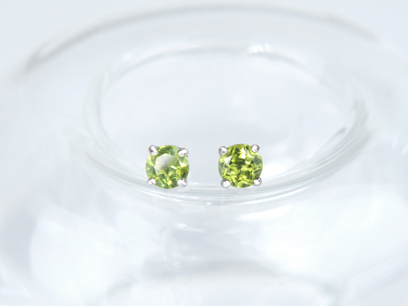 綠夏 | 橄欖石 單鑽爪鑲 日常穿搭 飾品 天然石 耳環 耳針 禮物 第1張的照片