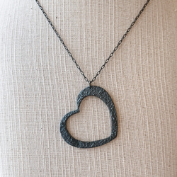 "Concrete"  silver  long necklace   ( ハート燻し ) 1枚目の画像