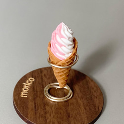 ミニチュア　ソフトクリーム『苺×ミルクミックス』 2枚目の画像