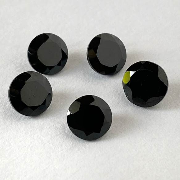 【1個】ブラックスピネル　6×6mm  タイ産　宝石質　ルース　ラウンドファセットカット　8月誕生石 1枚目の画像